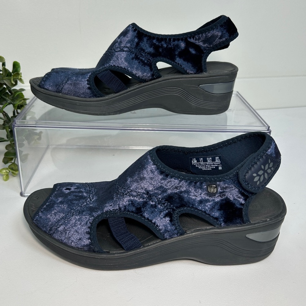 BZees Drama Navy Blue Velour Wedge Sandals Women’s Size